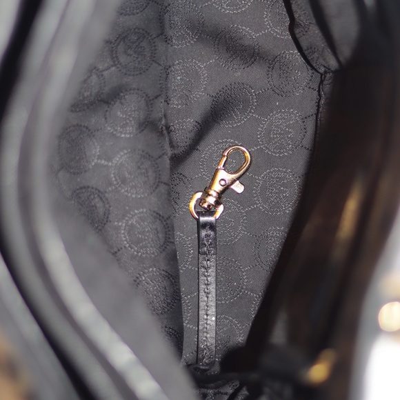 Micheal Kors Purse - Picture 5 of 6